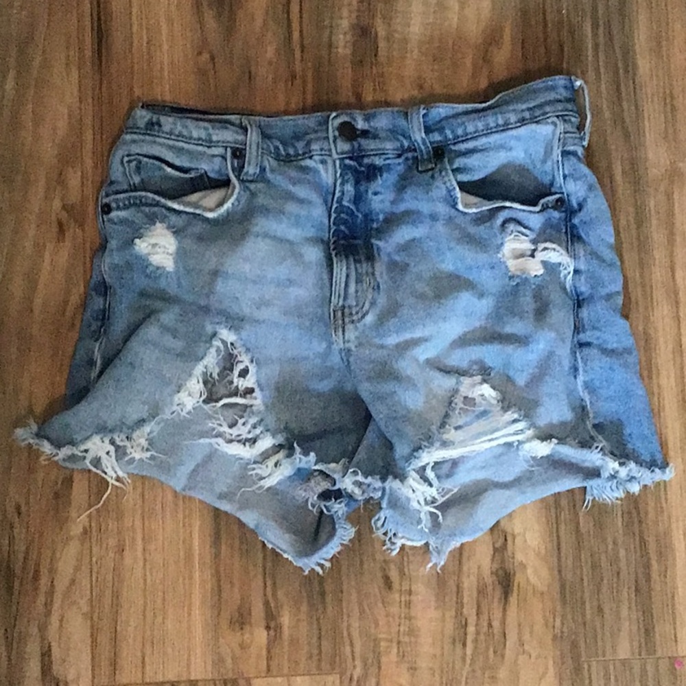 ARIZONA JEAN CO  highrise Ripped Jean shorts